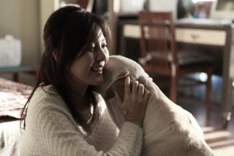 Min Soo-ah (민수아, Kim Ha-neul 김하늘) and her faithful guide dog