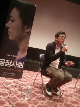 Director Lee Ji-seung fields questions at the Q&A