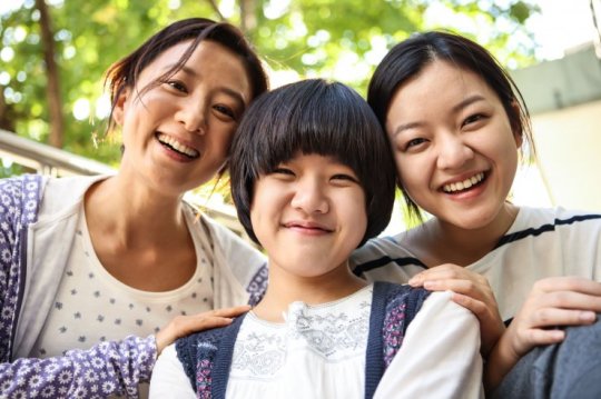 The family are devastated from Cheon-ji (center) commits suicide